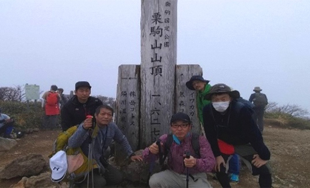 気の合う仲間で山登り！他にも各種クラブ活動があります。
